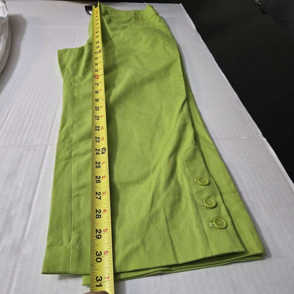 Monroe & Main Lime Green Capris - Picture 7 of 9